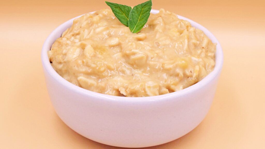 Owsianka z bananem i masłem orzechowym przepis