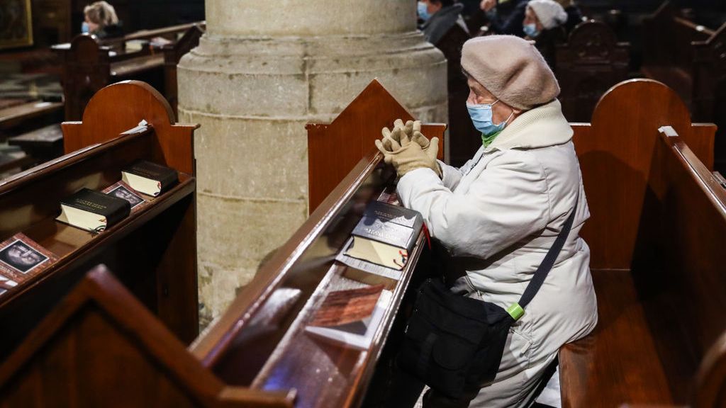 Episkopat Polski chciałby poluzowania obostrzeń w kościołach