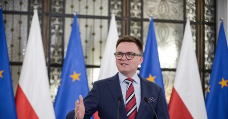 Hołownia na celowniku TVP. "Kabaret o słabych lotach"