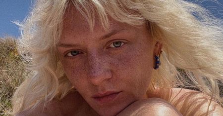 Wyzwolona Iga Krefft pozuje TOPLESS na wakacjach! Odważnie? (FOTO)