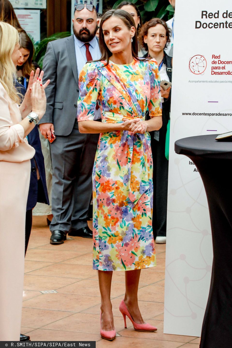 Królowa Letizia w kwiecistej kreacji