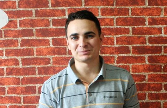 Karol Konieczny media plannerem/buyerem w BE Media