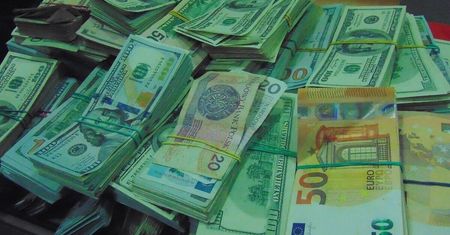 Podejrzenie prania brudnych pieniędzy. Obywatel Ukrainy surowo ukarany za ukryte w bagażniku banknoty