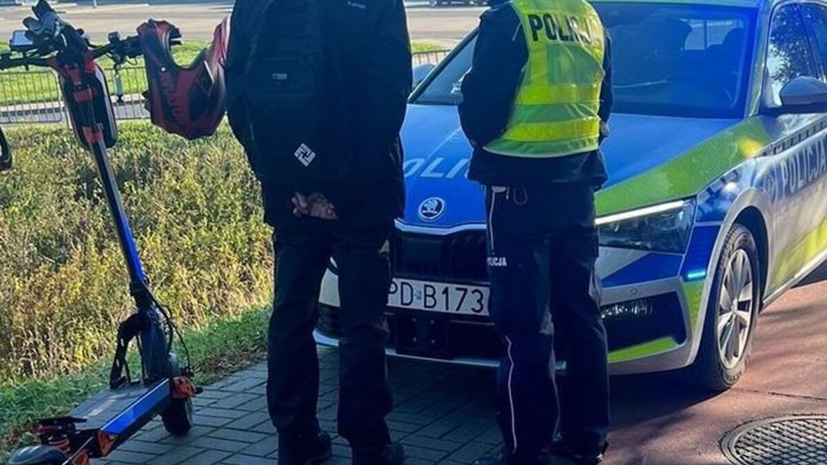 Policjanci zatrzymali do kontroli mężczyznę na hulajnodze elektrycznej