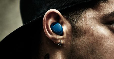 Samsung szykuje nowe słuchawki Galaxy Buds. Będą mogły „wysysać” energię z Galaxy S10