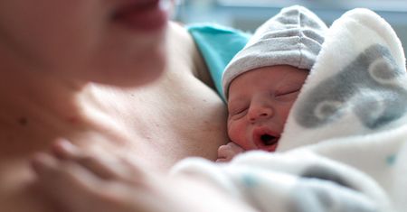 Teściowa chciała być przy porodzie. Jej żądania spotkały się z krytyką