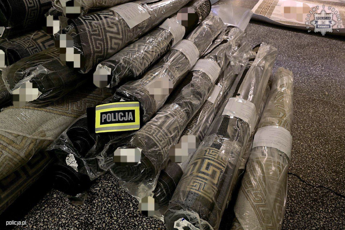 Luksusowe podróbki za miliony: policja przejęła 109 dywanów z fałszywymi znakami towarowymi