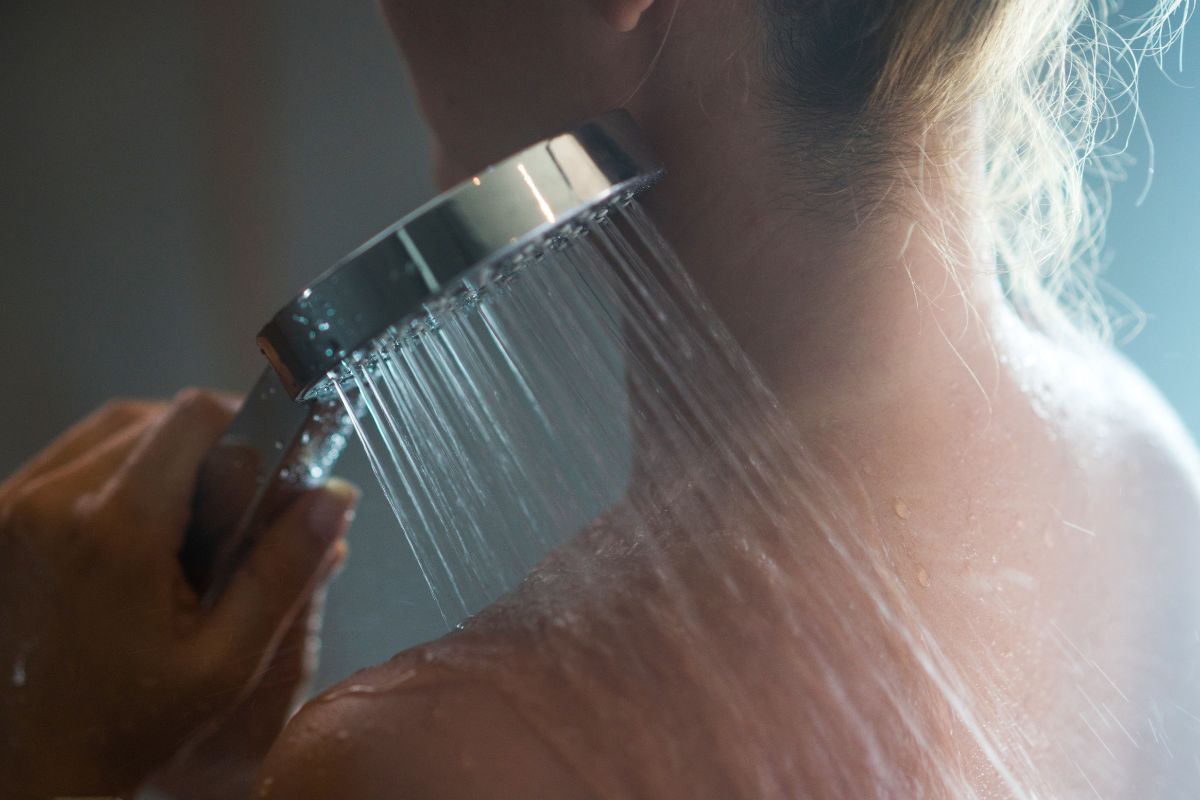 Dark showering zyskuje popularność