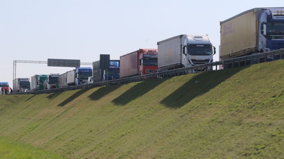 Kierowcy muszą uzbroić się w cierpliwość, na autostradzie A4 trwa naprawa barier. Utrudnienia potrwają kilka godzin.