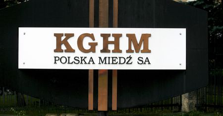Zamieszanie wokół małego atomu. Ważny głos giganta
