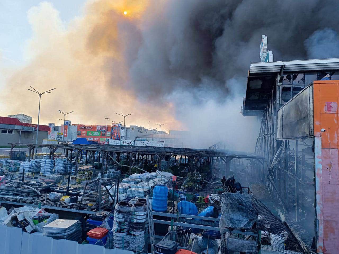 A series of attacks on Kharkiv. The Russians struck a hypermarket.