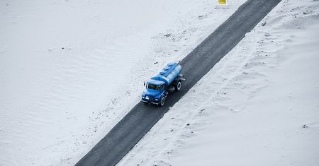 Ropa tanieje na początku tygodnia. Wszyscy wyczekują na ruch kartelu