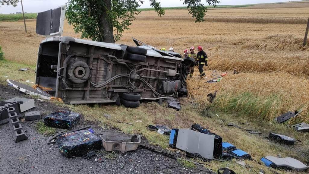 Bus pasażerski zderzył się z renault na DK12 w m. Lechówka