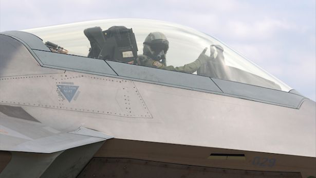 Co płynie we krwi amerykańskich pilotów F-22? 1