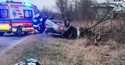 Poważny wypadek w Myszkowie. 19-latek doprowadził do dachowania auta, pięć osób w szpitalu