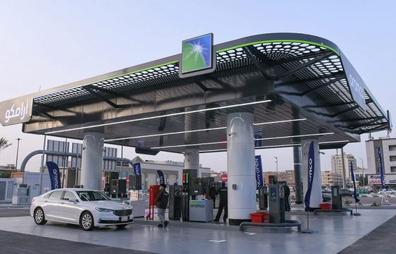 Saudyjczycy kupili część Rafinerii Gdańskiej. Teraz chcą mieć w Polsce sieć stacji paliw