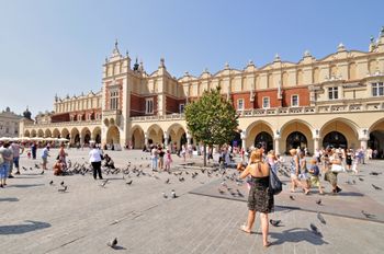 70-latka wjechała w ogródek kawiarniany w Krakowie