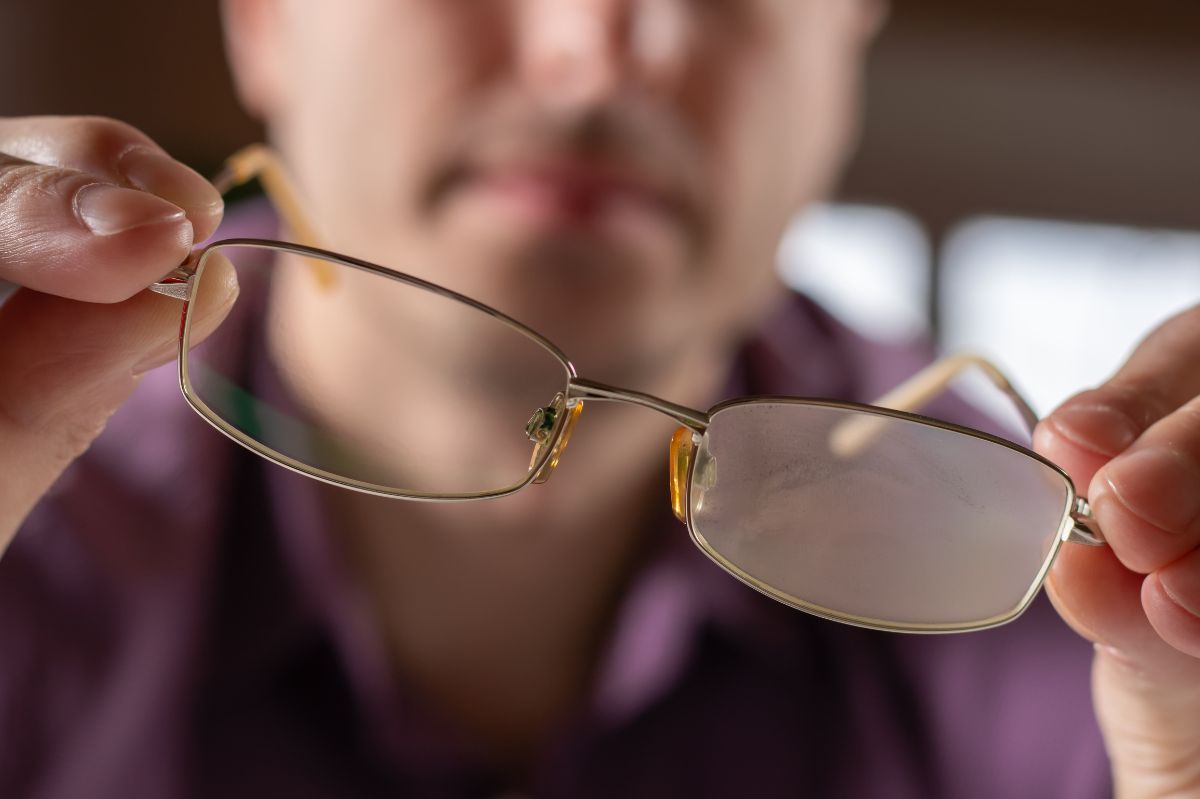 Outsmarting winter: the easy way to defog your glasses without professional cleaners