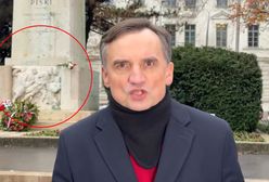Ziobro reaguje na zajęcie majątku. W tle węgierski pomnik