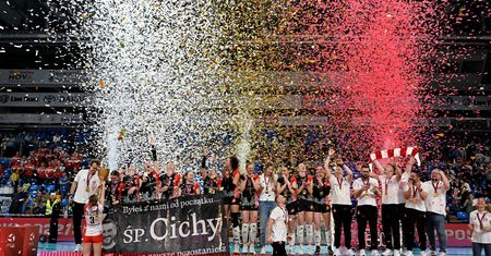 Wzruszające obrazki po dekoracji. "Byłeś z nami od początku"
