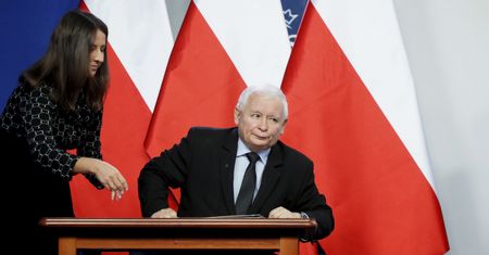 Zarabiał krocie, będzie musiał żyć skromniej? Nieoficjalnie: Kaczyński odejdzie z rządu