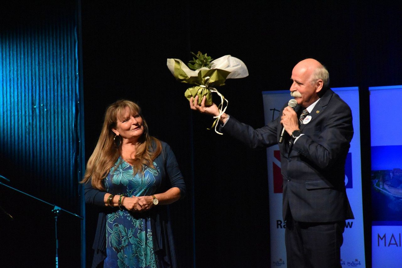 Malborskie Wiosenne Dni Seniora 2025. Odbył się koncert w Klubie 22 Bazy Lotnictwa Taktycznego