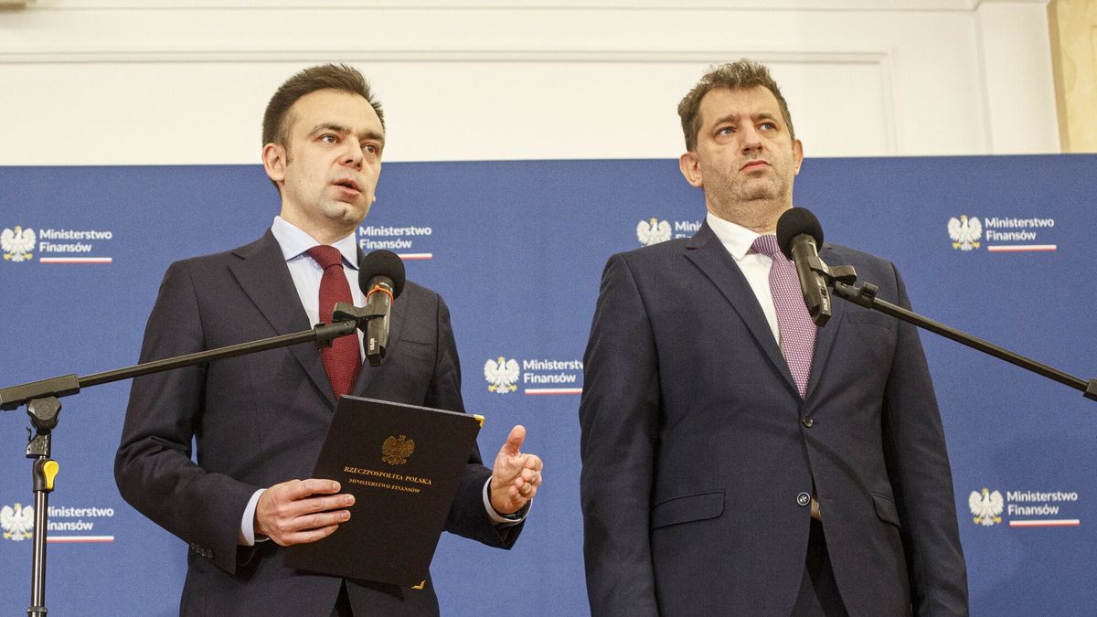 Briefing minista finans�w Andrzeja Doma?skiego
19.01.2024 Warszawa
Briefing prasowy ministra finansow Andrzeja Domanskiego na temat  Krajowego Systemu e-Faktur. n/z Andrzej Domanski, Marcin Loboda.
fot. Marek M Berezowski/REPORTER
Marek M Berezowski/REPORTER