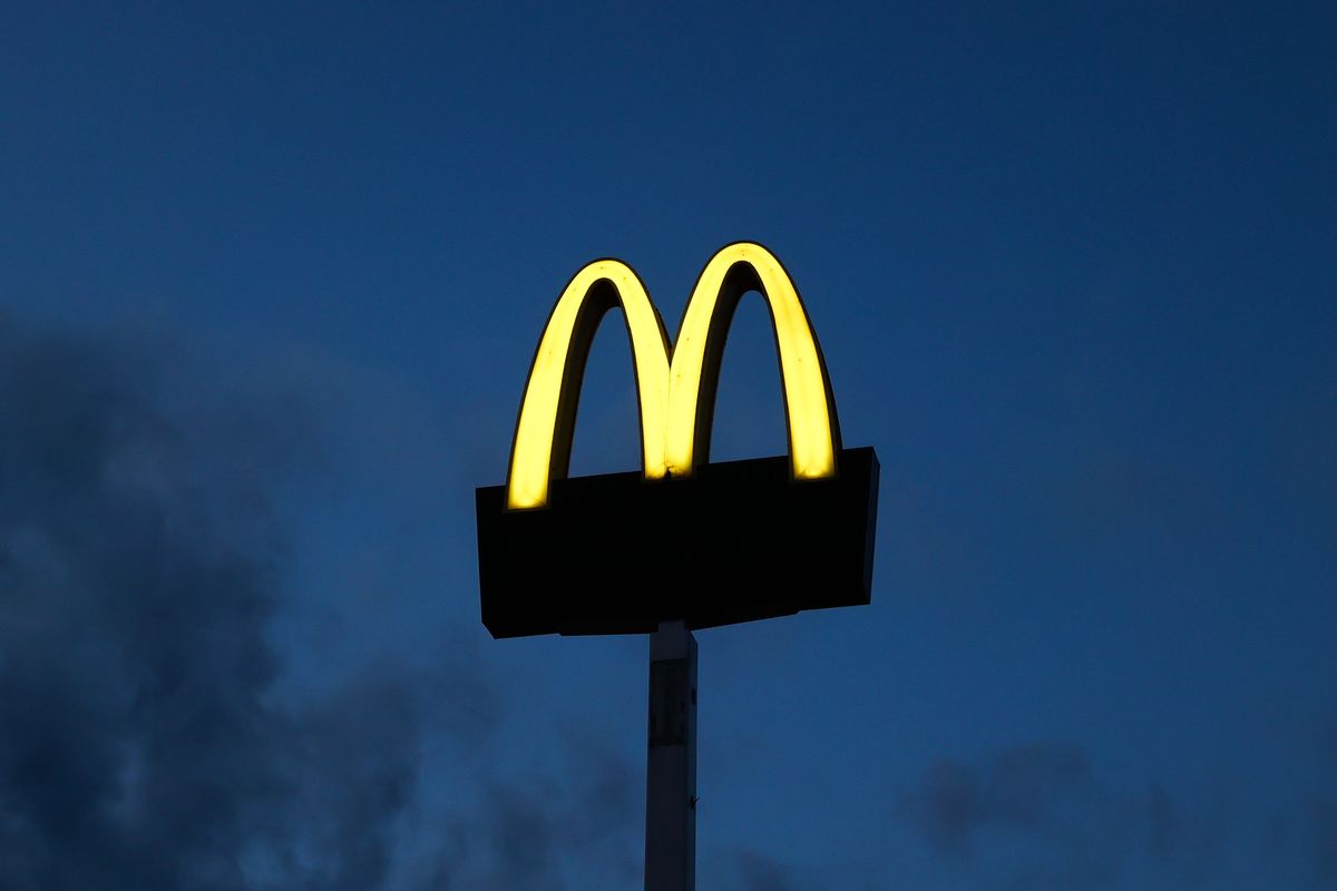 У Києві відбулось відкриття перших трьох закладів McDonald's в умовах воєнного стану (Photo by Jakub Porzycki/NurPhoto via Getty Images)