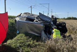 Policjant wjechał na przejazd kolejowy. Zmarł po zderzeniu z pociągiem