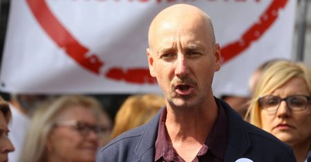 Akcja Demokracja chce odstąpienia od ukarania tańczącej młodzieży LGBT+
