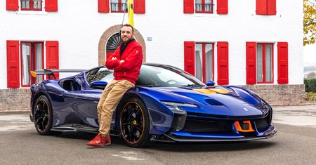 Premiera wideo: Ferrari SF90 XX Stradale to współczesne F50. Zobacz jak jeździ 1030 KM na mokrej drodze!