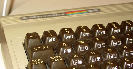 Wyginięcie BASIC-a było katastrofą. Python jest lepszy? [OPINIA]