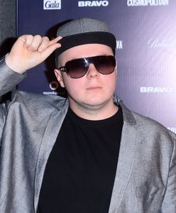 Donatan dziękuje ojcu za przemoc domową. Nabija się z krytyki