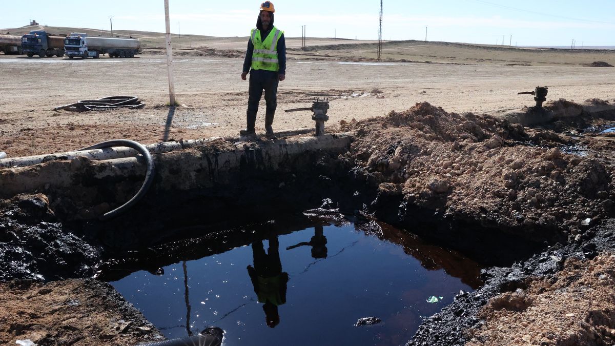 HASAKAH, SYRIA - FEBRUARY 4: Workers at the oil and gas fields in Shaddadi district, Hasakah province, after they were cleared of SDF, and brought under the control of the Syrian government, as recovery efforts begin in the war-damaged energy sector on February 4, 2026. Officials say daily oil production, currently at 100,000 barrels, is expected to double to 200,000 barrels within a year. (Photo by Izz Aldien Alqasem/Anadolu via Getty Images)