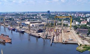 Wypadek w stoczni. Spadł z sześciu metrów