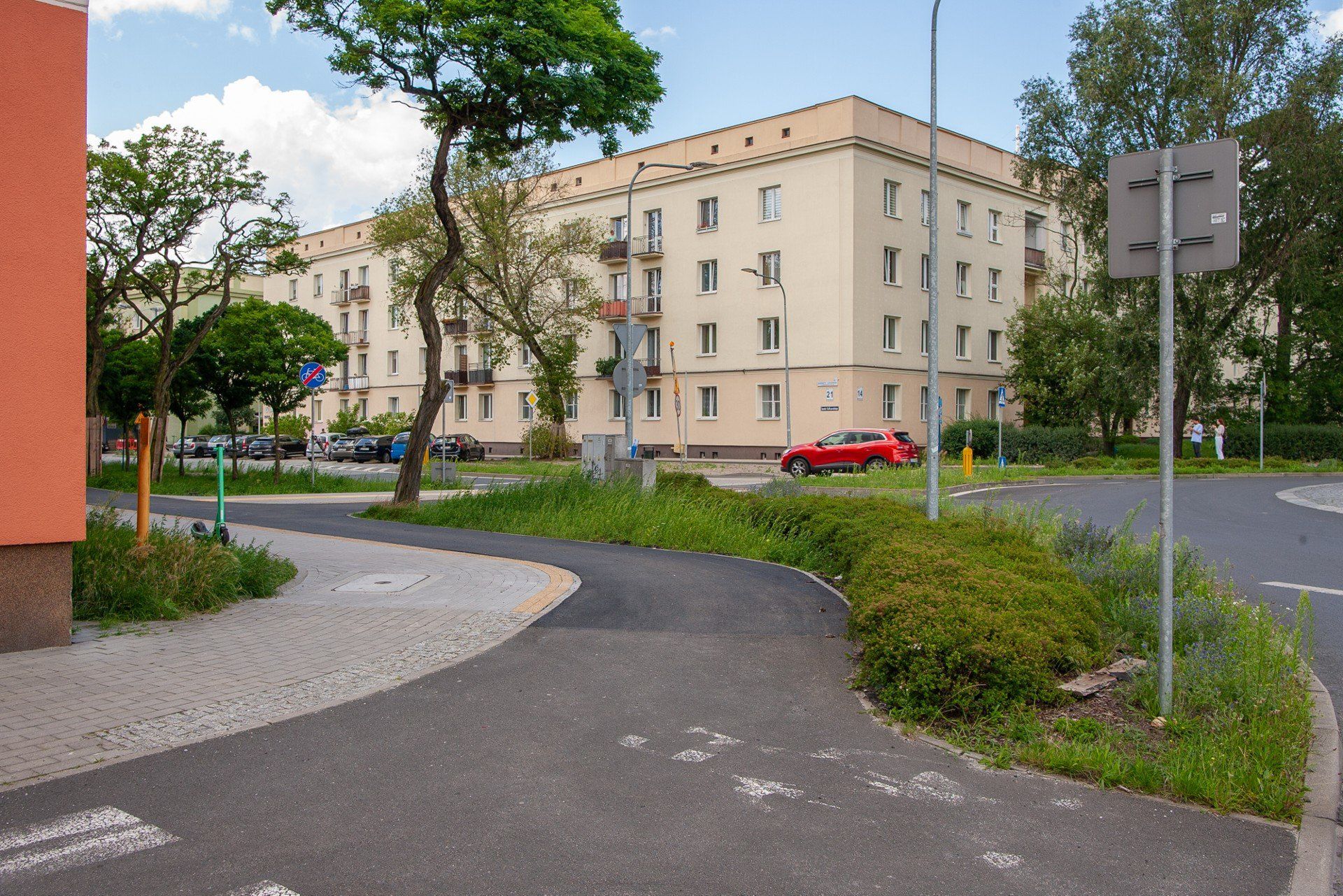 Nowa ścieżka rowerowa wzdłuż ulicy Sułkowskiego.