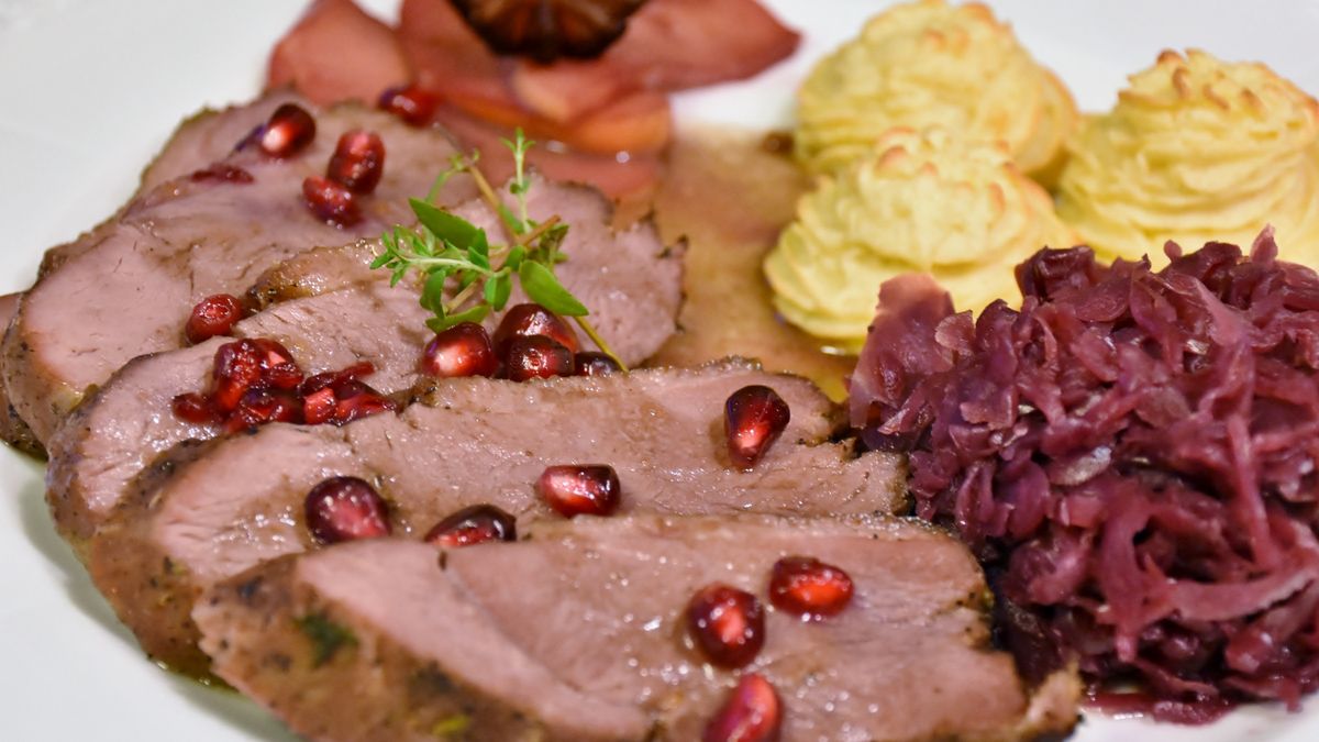 Gęsinę można serwować zarówno z buraczkami jak i żurawiną