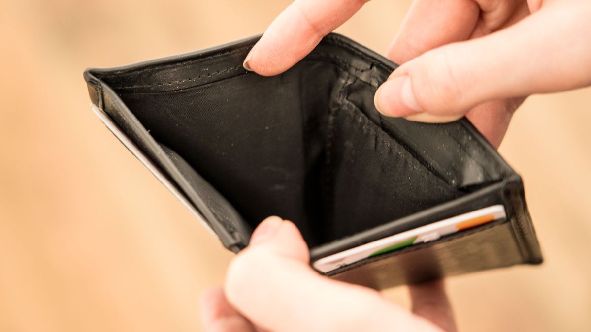 Sięgamy po zaskórniaki. Czeka nas finansowa zapaść? 