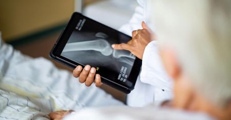 Cysty kostne - rodzaje, objawy, diagnostyka i leczenie