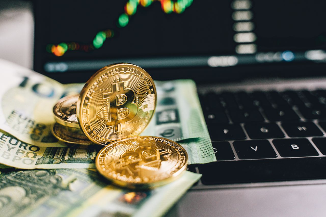 Brak ustawy, brak nadzoru. Klienci firm krypto muszą uważać