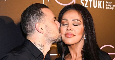 Półnaga Sylwia Bomba prezentuje czułości z Grzegorzem Collinsem. Internauci zmieszani: "Prezentacja trochę PRYMITYWNA" (ZDJĘCIA)