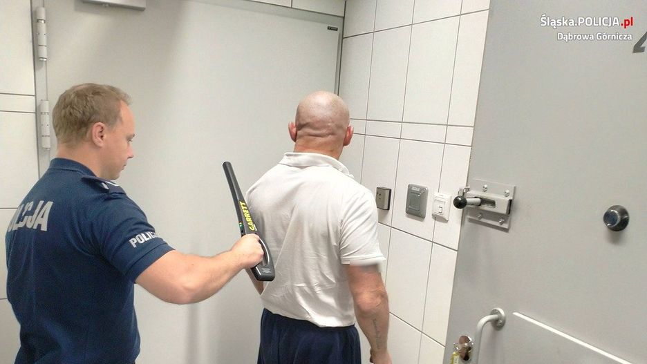 Policja z Dąbrowy Górniczej aresztowała mężczyznę, trzymającego w lodówce duże ilości amfetaminy