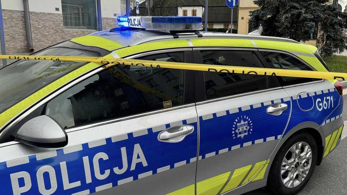 Ciało zakrwawionego mężczyzny z raną gardła znalezione w Tarnowie