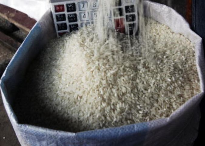 Australijscy naukowcy wykryli plastik w ryżu, piwie i soli. Nowe badanie