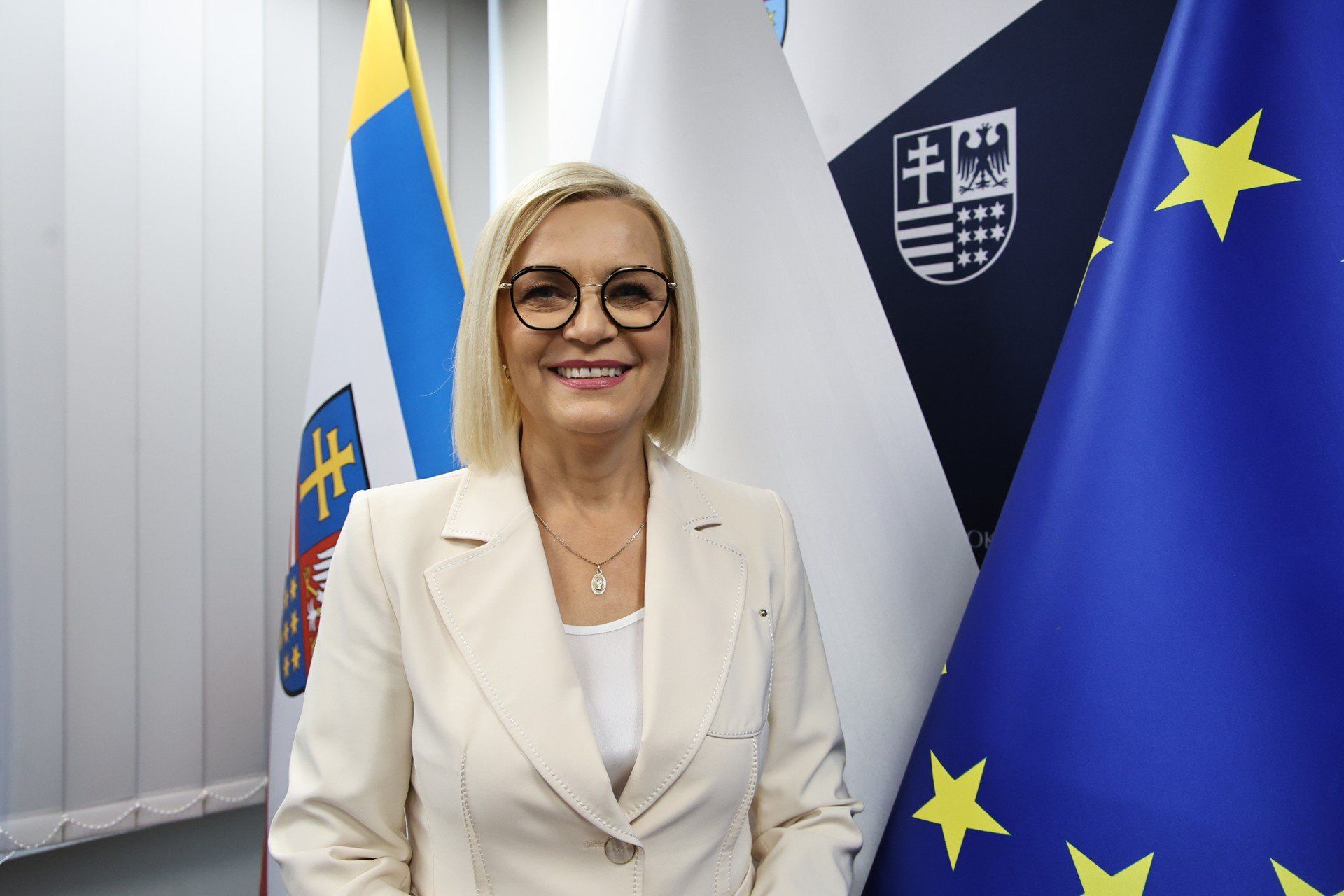  -Bardzo się cieszę, że dziś podpisaliśmy umowę na rewitalizację zabytkowego śródmieścia Kielc. To będzie nowoczesna, przyjazna przestrzeń, tętniąca życiem - serce miasta odzyska swój dawny blask, ale zyska też nowy charakter. To inwestycja, która łączy przeszłość z przyszłością - podkreśliła marszałek Renata Janik.