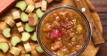 Chutney z rabarbaru – pyszny dodatek do mięs i ryb