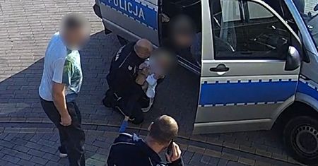 3-latka zrobiła się sina, przestała oddychać. Policjanci bohaterami