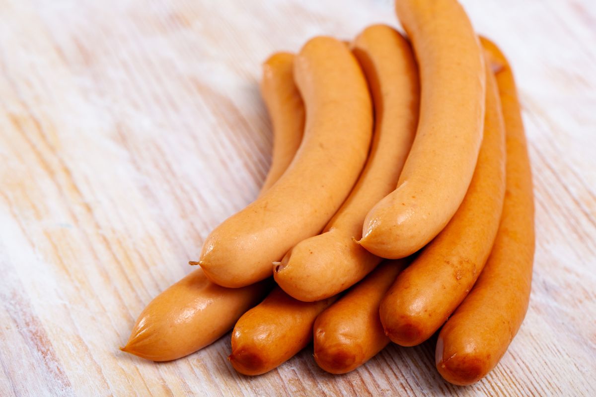 Hot dogs should not be boiled because they become toxic.