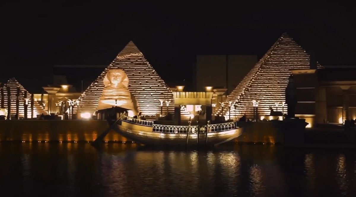 Piramidy i Sfinks do złudzenia przypominają te w Egipcie