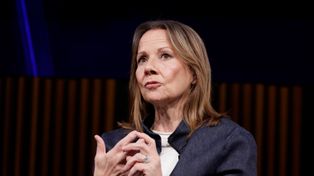 Zgarnęła rekordową pensję, podczas gdy firma notuje straty